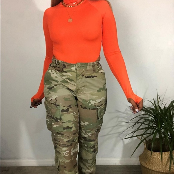 Thumb hole Hi cut Bodysuit - Picture 3 of 3